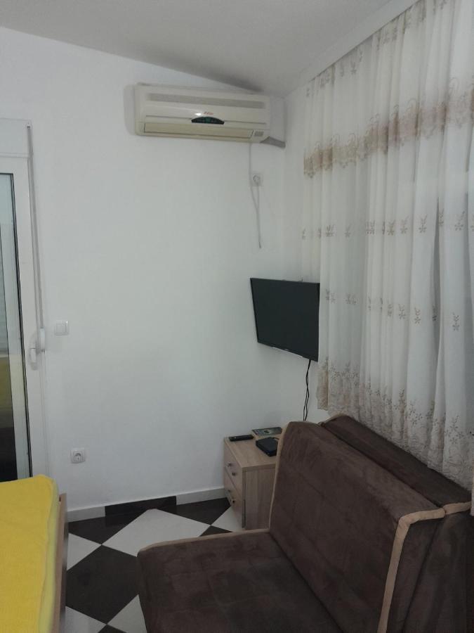 Apartments Neda Sutomore Exterior photo